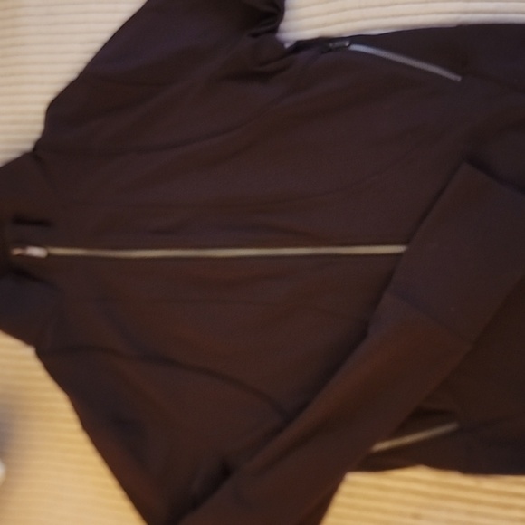 Lululemon wine colored cropped define like new 12 - Picture 3 of 8